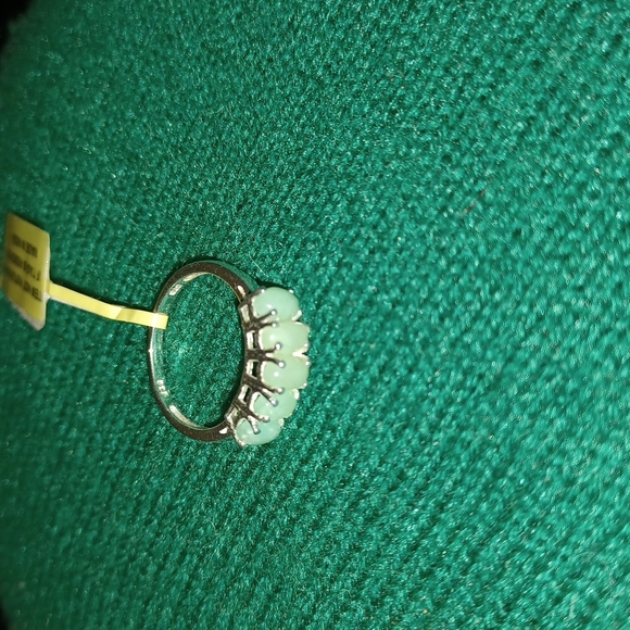 Australian Chrysoprase ring - Picture 5 of 11